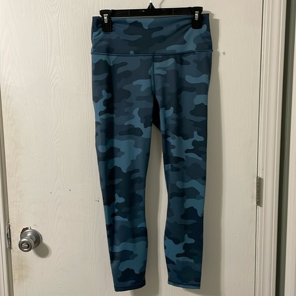 Fabletics Pants - Fabletics PowerHold Royal Blue Camouflage Print Capris Leggings Size Medium